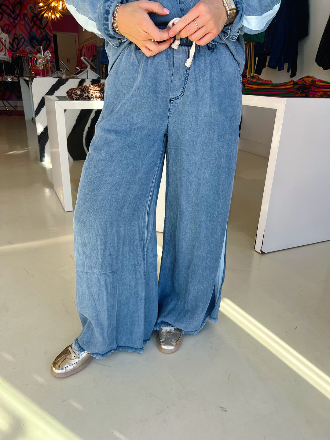 Washed Denim W/ Contrast Taping Wide Leg Pant