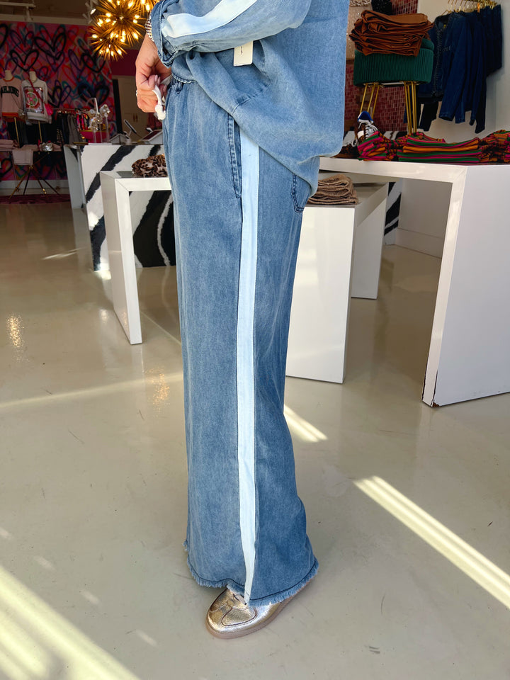 Washed Denim W/ Contrast Taping Wide Leg Pant