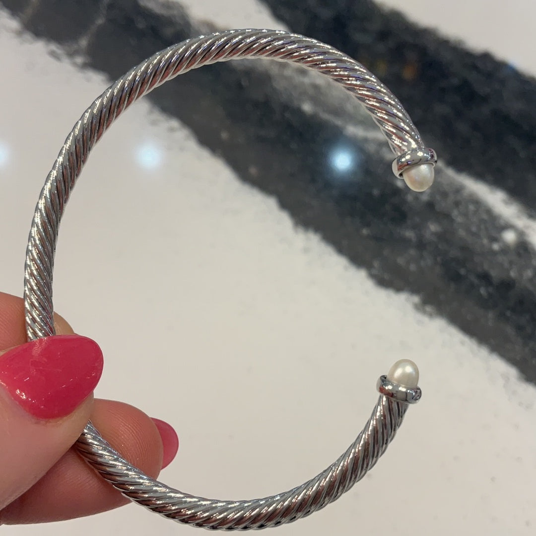 Silver and pearl cable bracelet