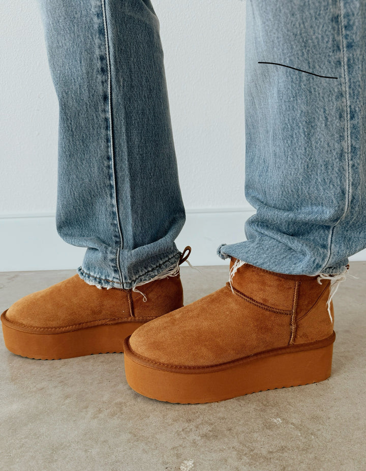 Leah's Fave Ugg Dupe in Tan