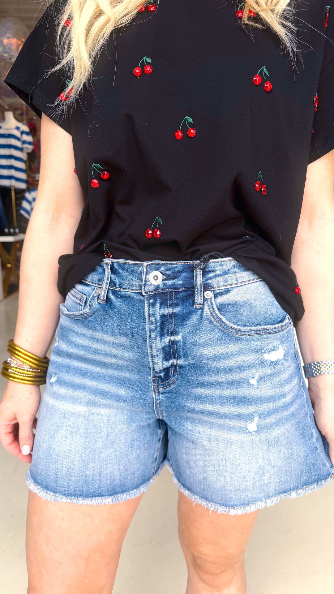SUPER HIGH RAW HEM MID LENGTH SHORTS