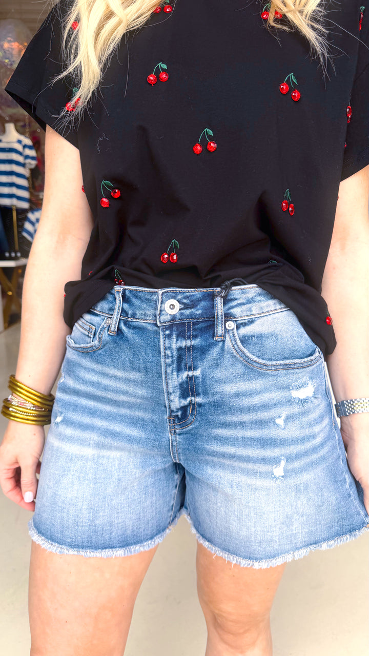 SUPER HIGH RAW HEM MID LENGTH SHORTS