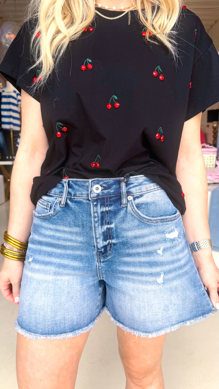 SUPER HIGH RAW HEM MID LENGTH SHORTS
